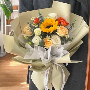 爱在此刻鲜花香槟玫瑰向日葵花束祝福送老师全国同城配送	